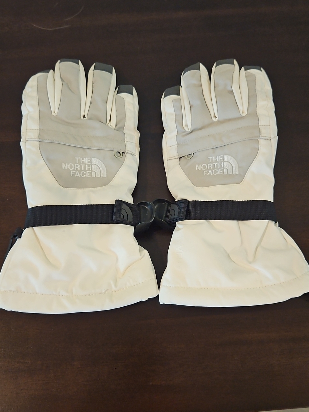 The North Face Women's Ski Gloves — White and Light Gray